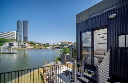 Broadbeach Waters House | Tiny Home in the heart of Broadbeach-River Views!