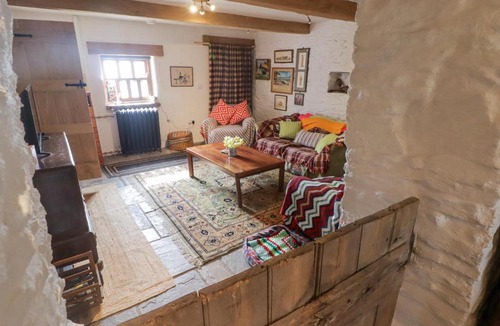 Bedwas Trethomas & Machen House | Tipyn Bach