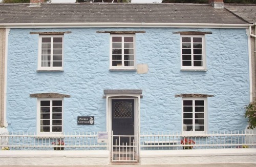 Pentewan Cottage | Traditional Cottage. 5 min walk to the beach, village setting.