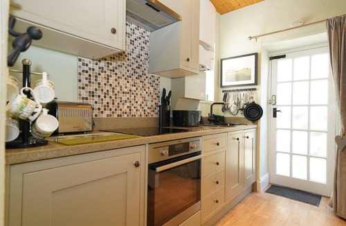Eyam Cottage | Traditional Stone Cottage With Garden, Parking & WiFi