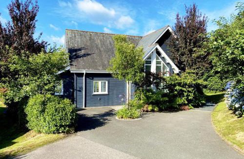 St Austell House | Trewhiddle Retreat V9 by Together Travel - Luxury 4-Bedroom Villa