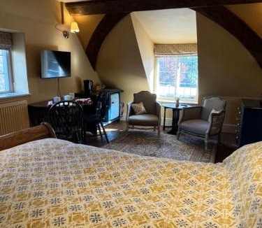 Blandford Forum Bed & Breakfast | Under The Thatch at Rose House
