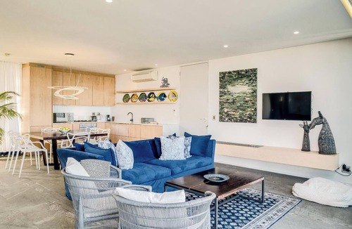 Camps Bay Apartment | Unique Camps Bay Apartment w Private Pool Coral Sea
