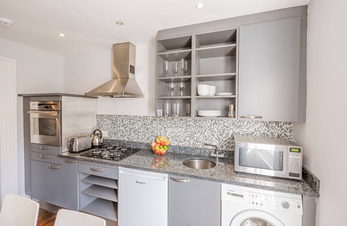 Harrogate City Centre Apartment | Upper Swan View Harrogate - great location. Sleeps 3. Dog Friendly. Free Parking