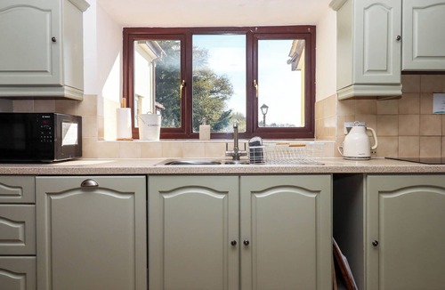 Halberton Cottage | VALLEY HOUSE, family friendly, with a garden in Tiverton