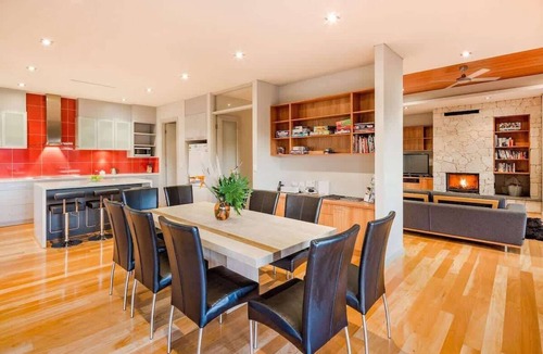 Yallingup House | Valley Views—Elevated Hilltop Escape near Beaches