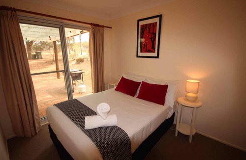 Pokolbin House | Verona Vineyard Cottage - Walk to the vineyards - 4 bedroom house in heart of Pokolbin!