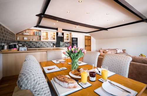 Bowness-on-Windermere House | Walkers - Luxury Boat House On The Shore Of Lake Windermere Near to Bowness