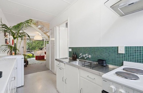 New Town Villa | Warm Mid century modern 2BR, 8 mins from CBD