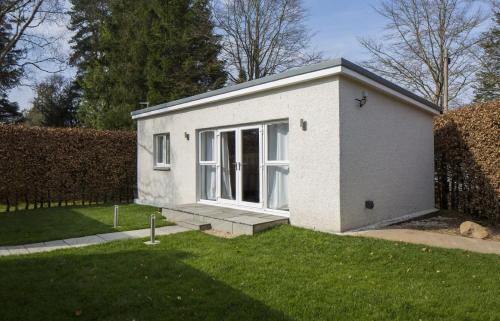 Drymen House | White Cottage - Cosy Holiday Cottage in Drymen, Loch Lomond & Trossachs with free parking on private driveway