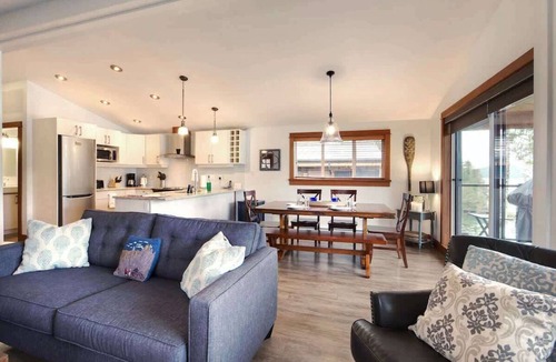 Port Renfrew Cottage | Wickham's Wake - 3BR Oceanfront - pet friendly
