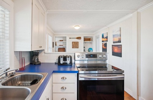 Sea Retreat House | Windjammer - Classic Kitty Hawk 6BR Oceanfront