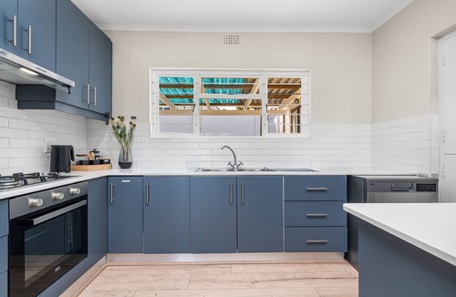 Raithby House | Winelands Getaway - Three Bedroom House, Sleeps 5