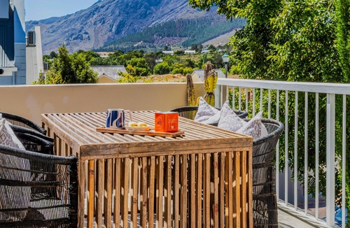 Franschhoek House | Winelands Mountain View Oasis - 3 Bedroom House, Gym, Pool, Cinema, Lounge, BBQ