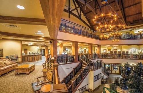 Lake Delton Resort | Wisconsin Dells Adventure! Glacier Canyon Resort w/Access to Water Parks!