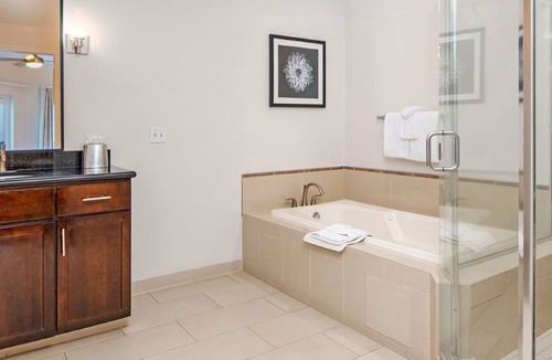 Anaheim Resort Resort | WorldMark Anaheim Aug 6-9 : 2BR Presidential Suite! Walk to Disney