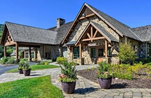 Sky Valley House | Your Home Away from Home-Spacious Escape in the Mountains