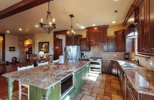 Zion National Park East Entrance Cabin | Zion Views-Zion Ridge Family Lodge + Resort Access