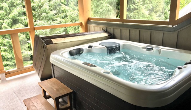 1 Bedroom Townhome With Private Hot Tub, Outdoor Pool, Free WiFi & Parking