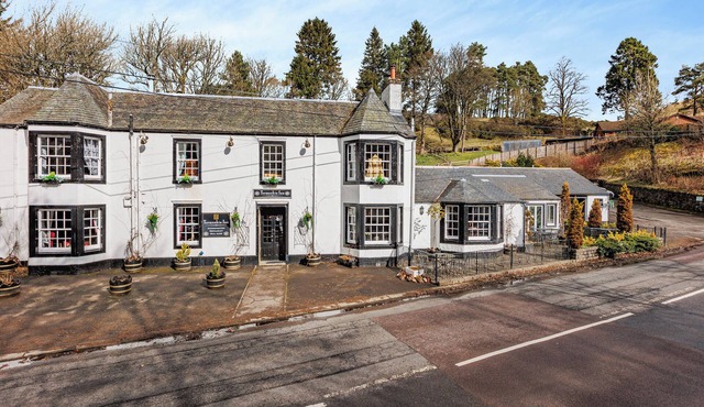 10 bedroom accommodation in Glendevon, near Gleneagles