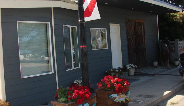 10 Mile Lake Home 3 bedroom 2 1/2 bath sleeps 10. Ride ATV;s to dunes from home