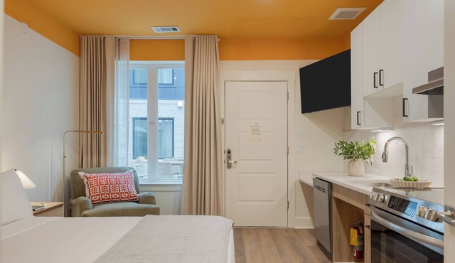 12 South Stay | Deluxe King Accessible at Gilmore