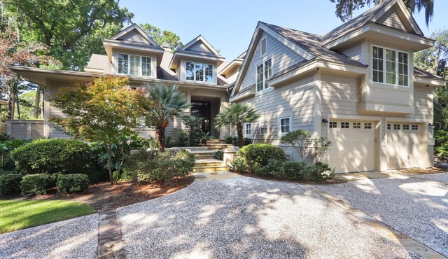 13 Wagon Rd. Vacation paradise! Close to the beach! Water view!