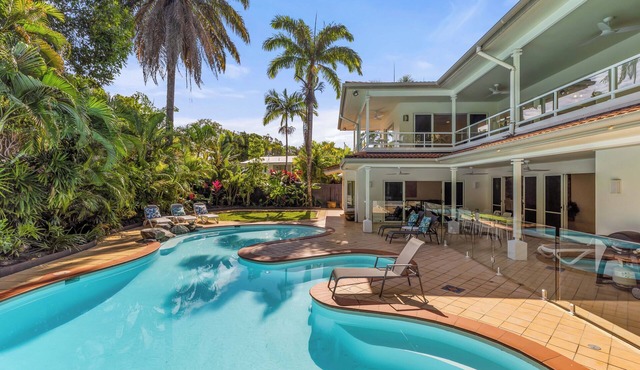17 Solander Boulevard - 6 Bedroom House Across From The Beach