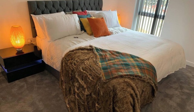 2 Bed Flat- Direct Links to Central London