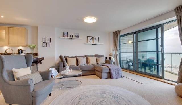 2 Bed in West Bay (oc-wy474)