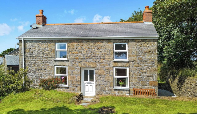 2 bedroom accommodation in Troon, near Camborne