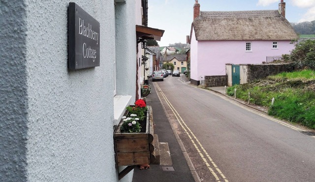 2 bedroom accommodation in Kenton, near Exeter