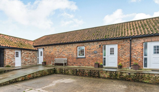 2 bedroom accommodation in Saltmarshe, near Howden