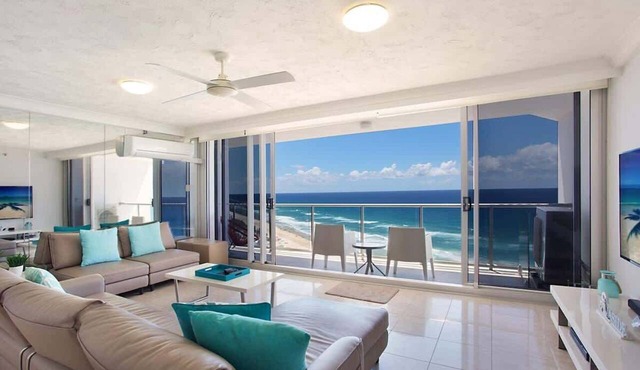 24B Peninsula Stylish Apt with Beach Views Surfers