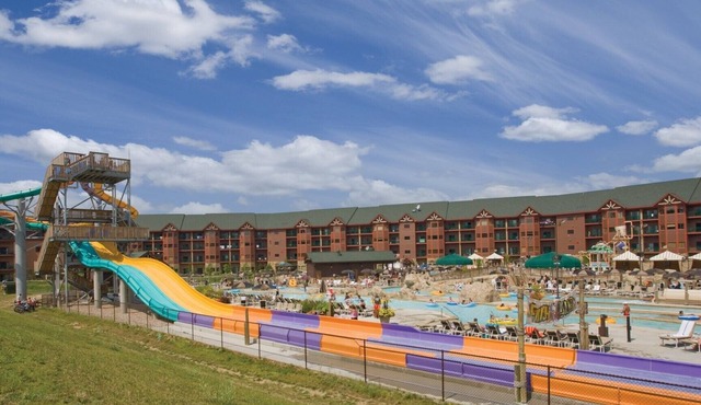 2Bed/2Bath Deluxe- Lovely Dells Resort w/Access to Wilderness Territory!