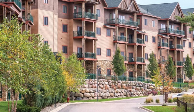 2Bed/2Bath Deluxe Suite in our Dells Resort w/Access to Wilderness Territory!