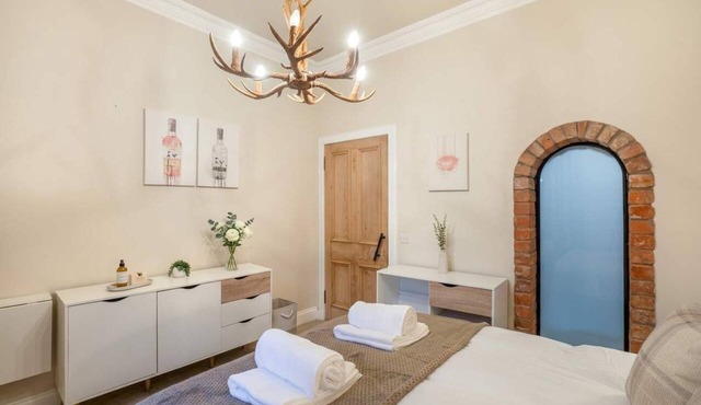 2BR with Free Parking Nr Edinburgh & Dalhousie Castle