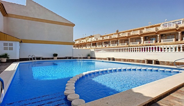 3 Bed refurbished house with air con and shared pool 5 mins walk to Mar Menor