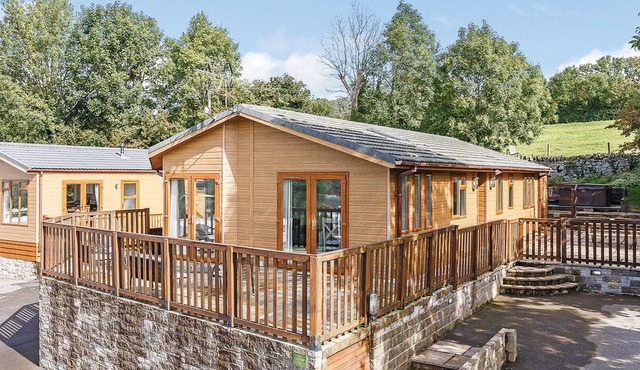 3 bedroom accommodation in Cheddar, Somerset