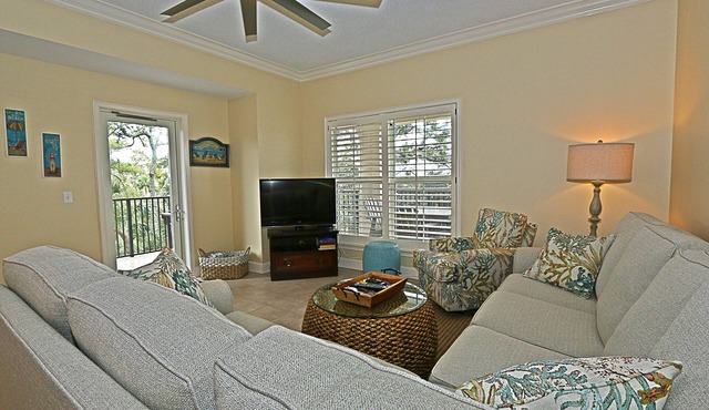 301 North Shore End Unit, No carpet, CLEAN, Wrap-around Balcony, Sept. Avail.
