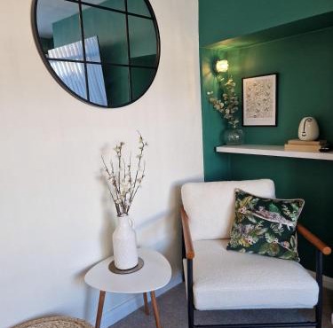 #37 Elegant & Spacious Home for 6 - Perfect for Contractors and Families - free parking