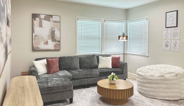 3B2B Luxury Riverside Retreat - Near UCR, CUS, Downtown, Historic Park & More