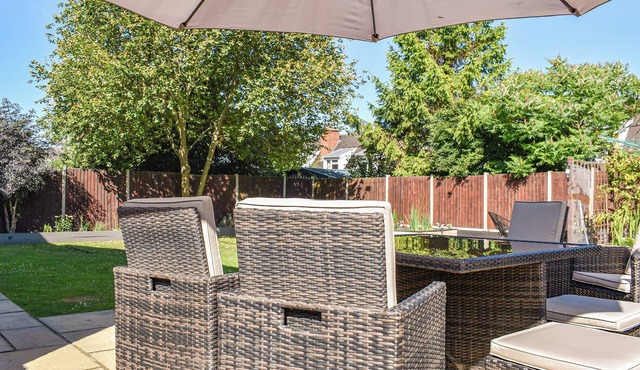 4 bedroom accommodation in Evesham