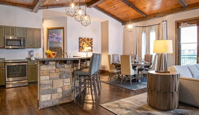 4 Bedroom Presidential Suite, Glacier Canyon Lodge, Waterpark incuded!