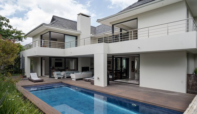 4 BEDROOM VILLA in a gated GOLFclub COMMUNITY WITH OUTDOOR POOL