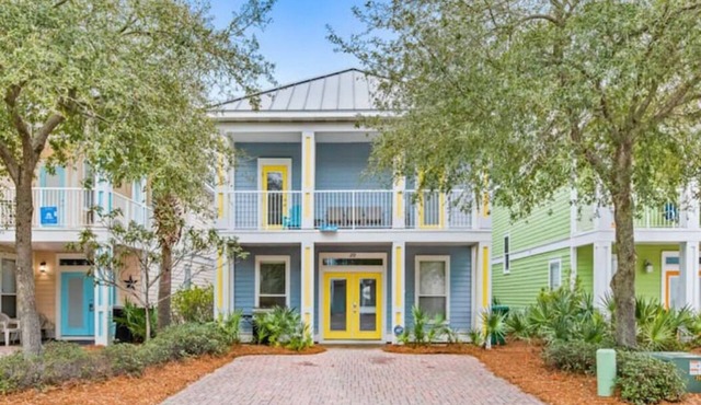 4BR/3.5BA Family Beach Retreat Sleeps up to 12 Resort Pool Walk to Crystal Beach