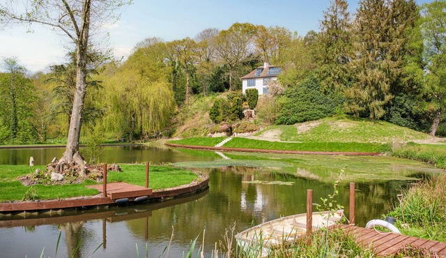 5 Bed Lake House - Sleeps 10 - Nature Reserve
