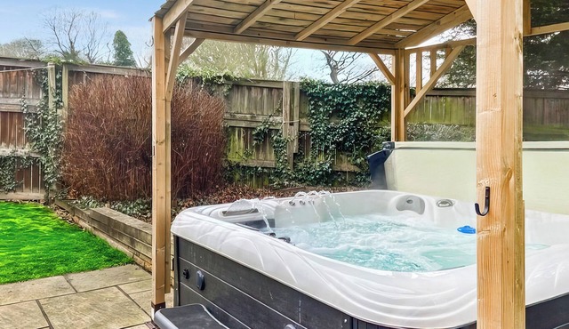 5 bedroom accommodation in Pudsey, near Leeds