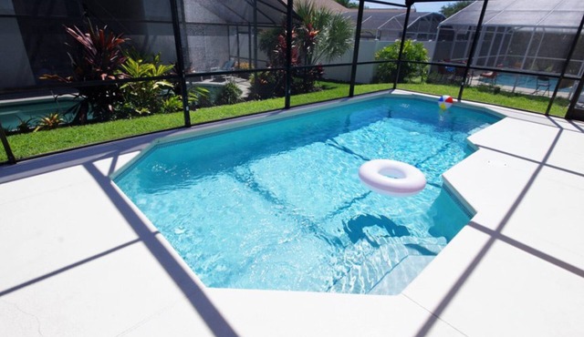 5 Star Location, Spacious Executive Pool Home, Pet Friendly. Disney 4 miles