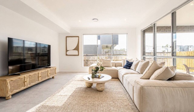 5BR Executive Retreat in Rochedale | Perfect for families